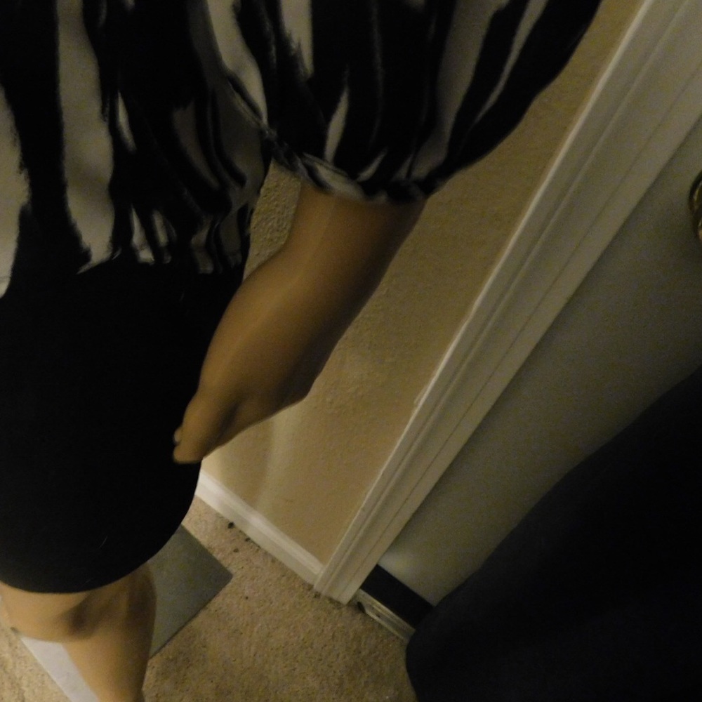 🌹BLACK AND WHITE BLOUSE WITH SKIRT🌹 - Picture 4 of 4